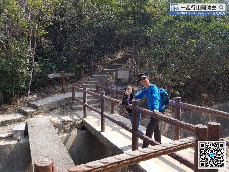 When coming to Tsz Kong Bridge in Tsin Shui Wan Au, turn left to Tai Tam Tuk Reservoir, turn right to Stanley via The Twins.