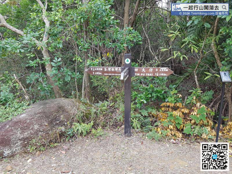 After playing, return to Yuen Tsuen Ancient Trail, can turn back 3km on the original road back to Adventist Hospital. This time will go along the Yuen Tsuen Ancient Trail and take another 7km to Sham Tseng to leave.