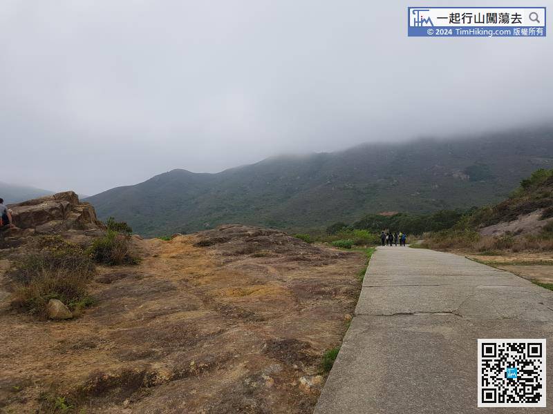 After leaving the Viewing Point, there is a wide mountain trail.
