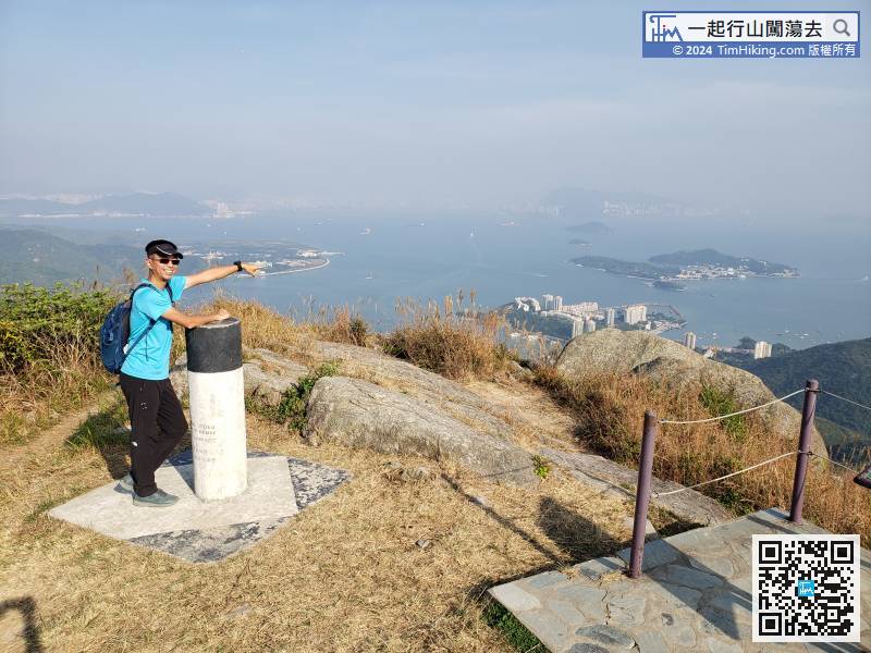 Lo Fu Tau has a Trigonometrical Station, and two Viewing Points (southeast/northwest),
