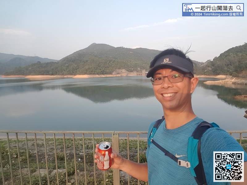 It is convenient to leave at MacLehose Trail (Section 6). Just turn left towards Shing Mun Reservoir Dam and go for 1 km. You will find the minibus stop 82 towards Tsuen Wan Shiu Wo Street.