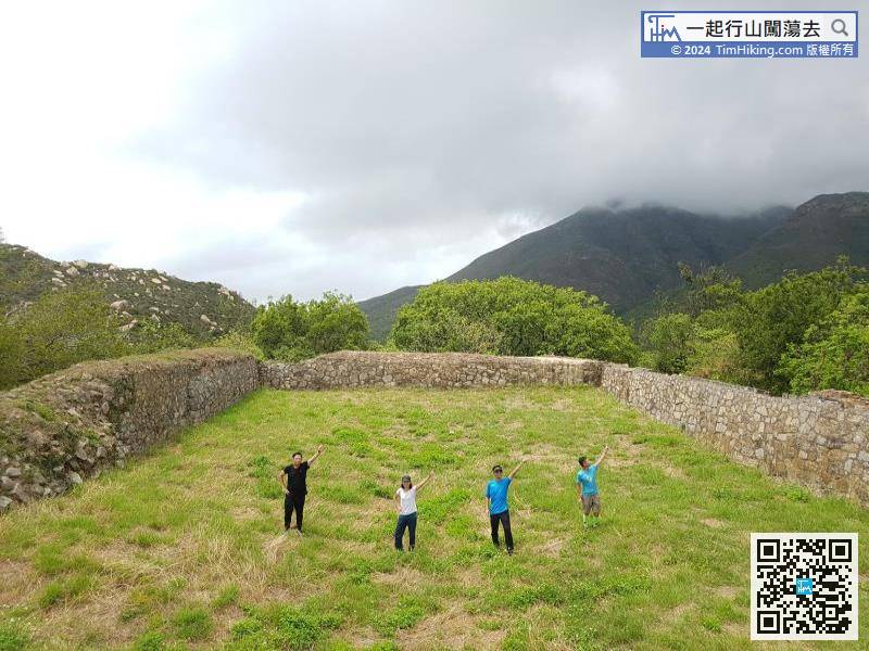 The area of ​​the fort is quite large, more than 10,000 square feet.