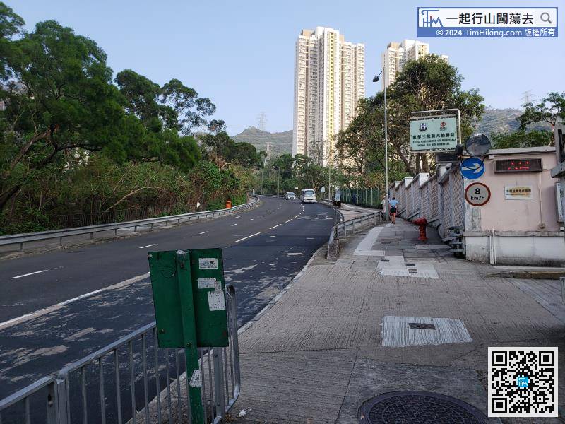 This time will start from Wong Tai Sin Station. After exiting the MTR, go straight up Shatin Pass Road