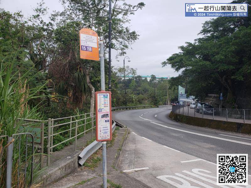 This time, using the most casual way to go to the top of the mountain, take bus 15 from Admiralty to the top of the mountain and get off at Mount Kellett Road bus stop.