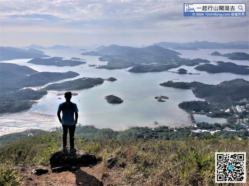 On the top of Tai Tun, there is a trigonometrical station. The scenery of the archipelago is one of the best in Hong Kong.