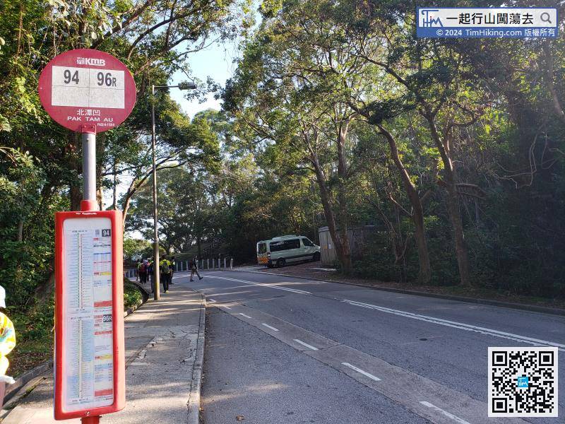 Starting at Pak Tam Au, you can take the bus 94 or holiday bus 96R bus and get off at Pak Tam Au.