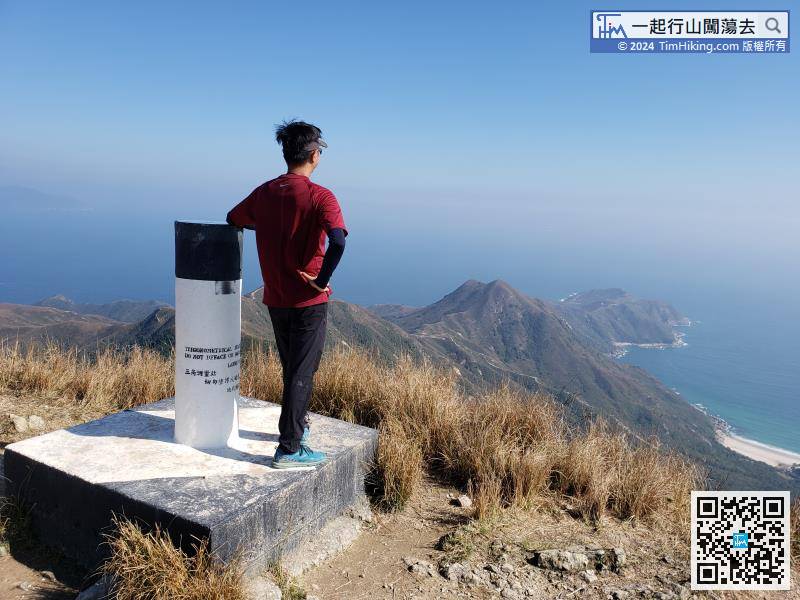 There is a trigonometrical station on the top of the mountain, looking straight at Cheung Tsui.