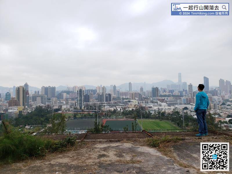 On the platform, overlooking the entire Kowloon City District, sigh that Kai Tak Airport has left silently, and one after another high-rise buildings have also quietly stood up,