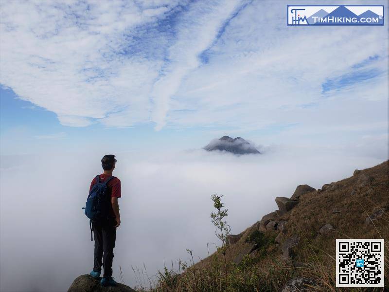 Lantau Peak can be seen next to Springboard Rock. This time, lucky to encounter the rare sea of ​​clouds,