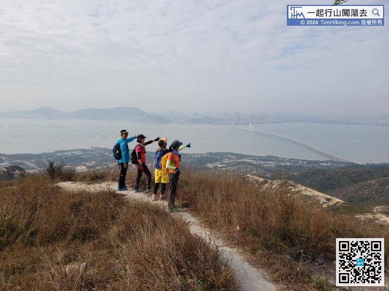The descending direction is towards the Shenzhen Bay Bridge. Do not think that the most difficult is over and can relax. In fact, the fun is to come.
