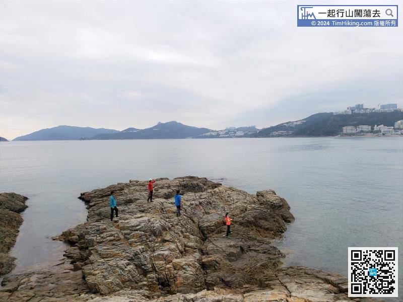 Pak Ma Tsui is a large natural rocky shore.