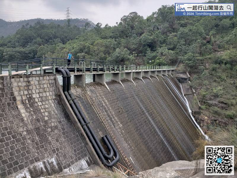 The Hung Shui Hang Irrigation Reservoir is very few hikers pass by, and there are few hikers, probably because of the location.