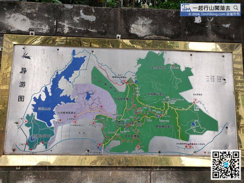 The entrance to the mountain has a very large guide map,