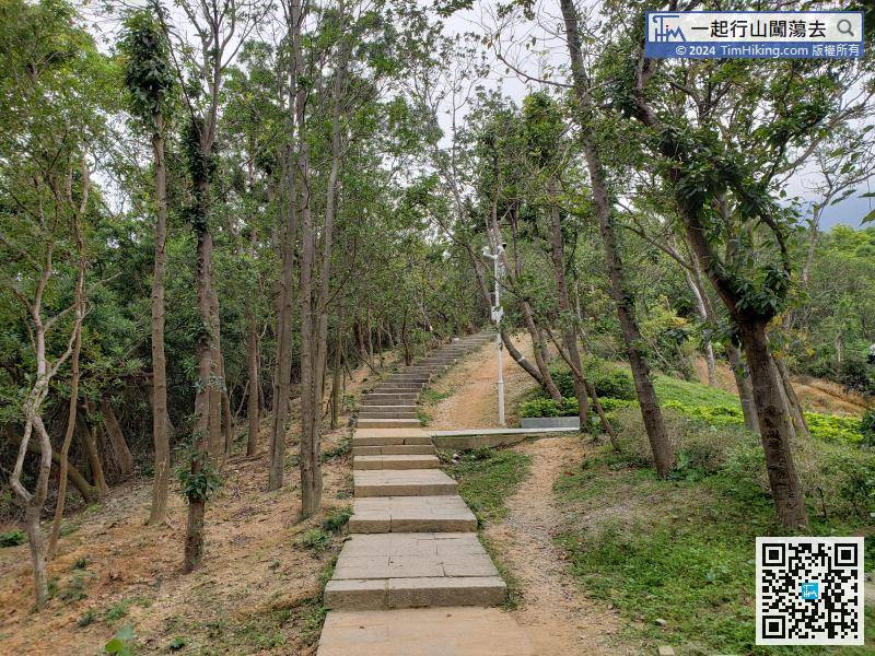 The hiking trails are mainly stairs.