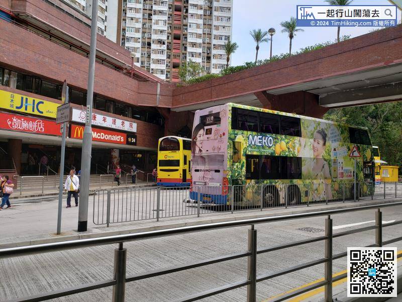 After walking through the long MTR corridor, take the elevator and leave from Exit B, already come to the Lei Tung Estate bus terminal.