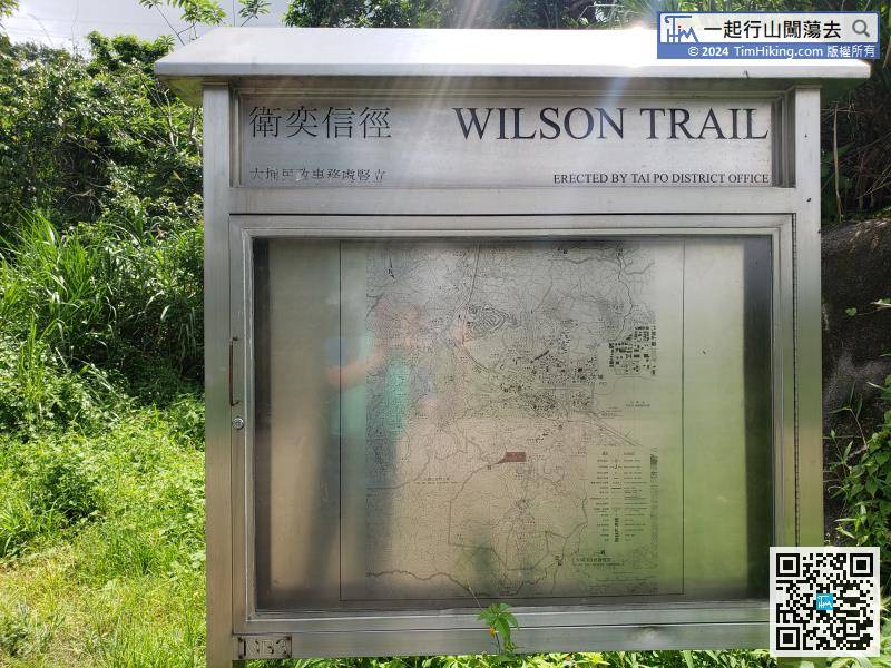 There is a map of Wilson Trail at the intersection,