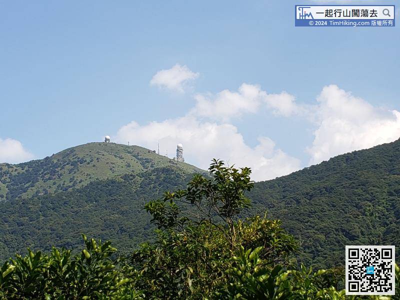 It is very rare to have open scenery, can see Tai Mo Shan.