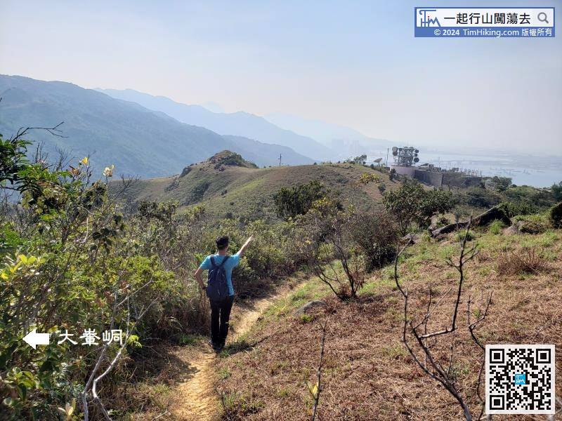 There is no trigonometrical station on the top of Tai Che Tung. Just walk forward about 300 meters. It is a small plain.