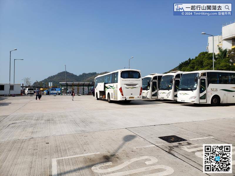 The starting point is at Tai O. You can take Lantau Bus 11 at Tung Chung and get off at the terminus, or take a ferry from Tuen Mun to Tai O.