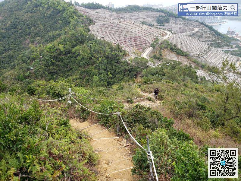 The mountain trail steps were made by a 90-year-old Uncle Wong alone.