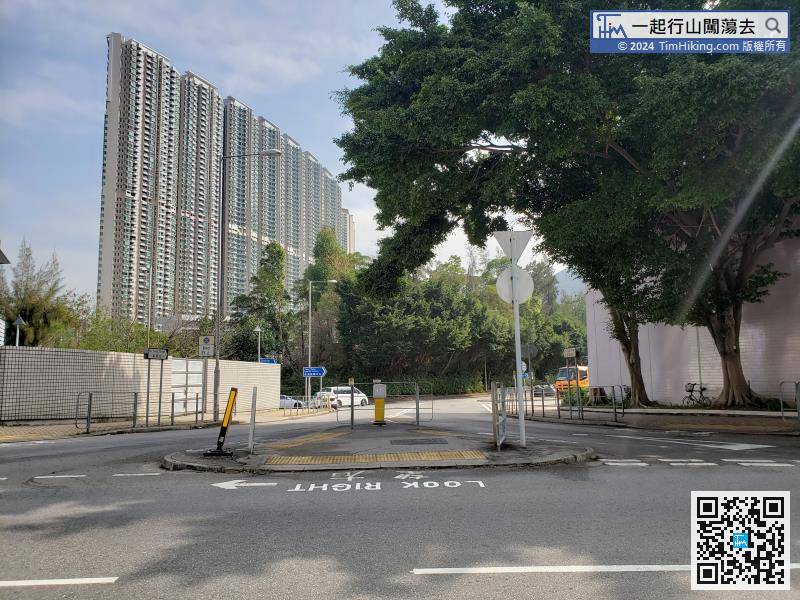Starting at Tung Chung, leave at Tung Chung Station Exit D, then cross the road to Fu Tung Street,