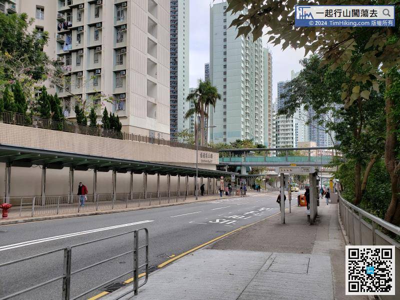 The starting point is near Tsz Ching Estate. You can take the minibus 19M from Diamond Hill Station. There are also other minibus options in Wong Tai Sin and Kowloon Tong.