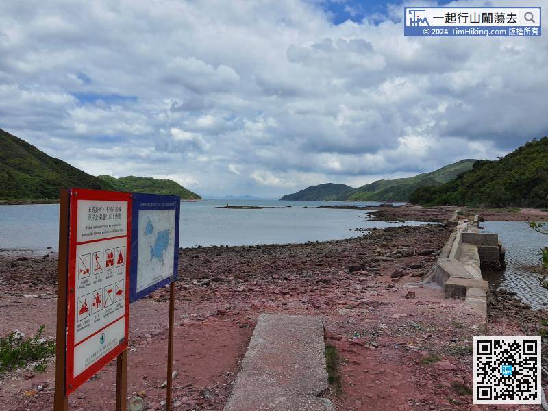 After several efforts, climbing and wading through the water, finally come to Hung Shek Mun. It takes about 3.5 hours to come via Mi A Lost Trail.