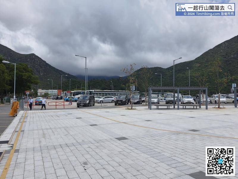 The starting point is Tai O. You can take Lantau Bus 11 at Tung Chung Station,