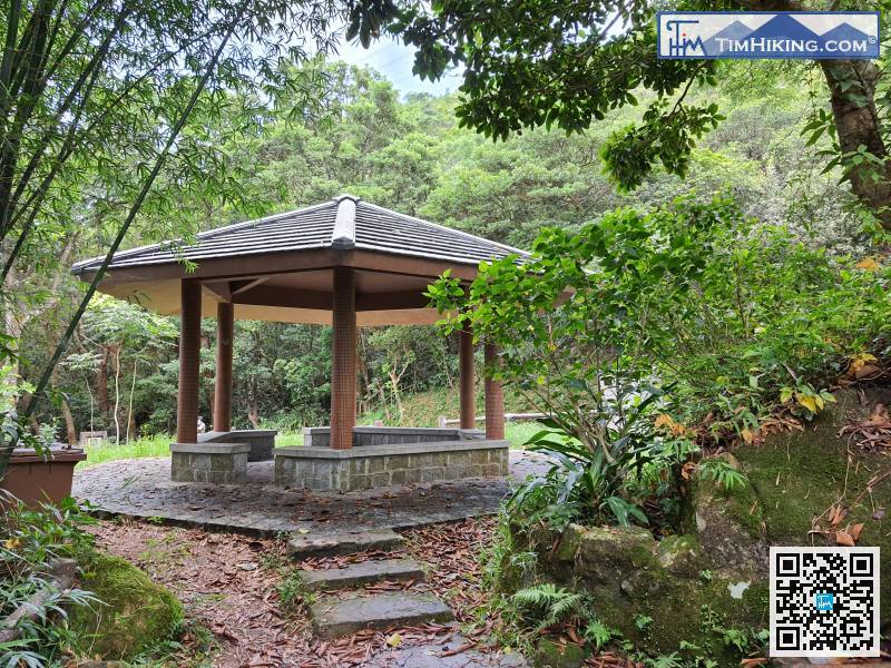 After arriving at Cham Tin Shan, turn back to the big pavilion on the same road,