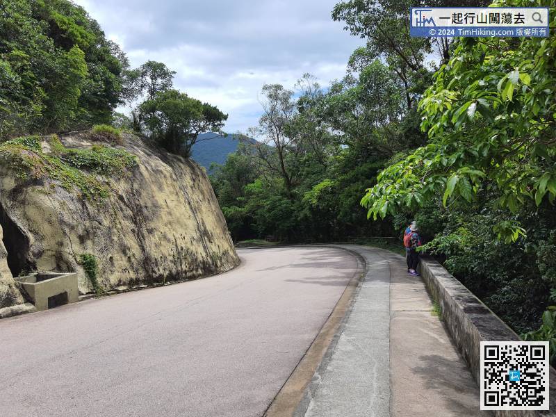 It still has one more kilometre to the starting point of Tai Tam Waterworks Heritage Trail.