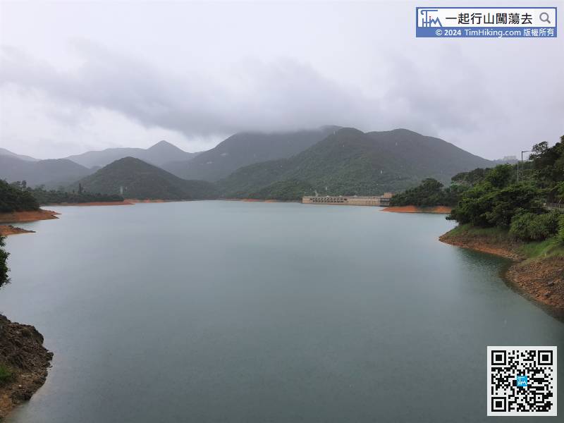 Near the exit of Tai Tam Road, it is an ideal place to see Tai Tam Tuk Reservoir.