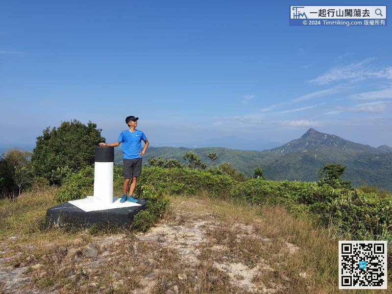 Ngau Wu Tun has a nice view, it is a good place to overlook Sharp Peak.