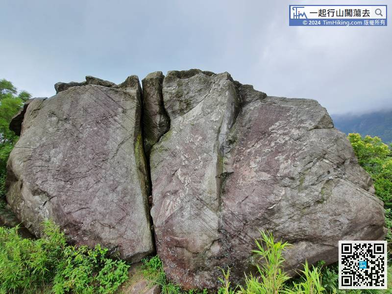 长屻石的位置亦是长屻山的山顶