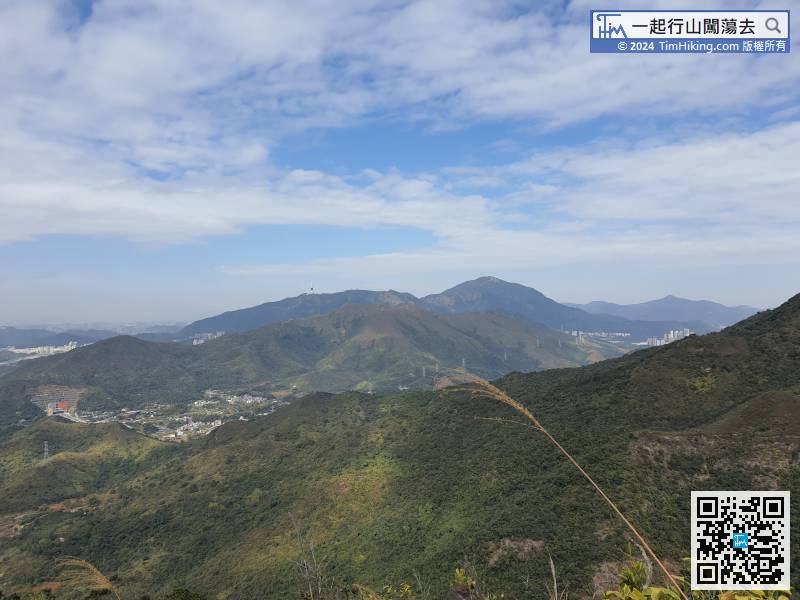 Overlooking the mountains, can see Shenzhen's Wutong Mountain,