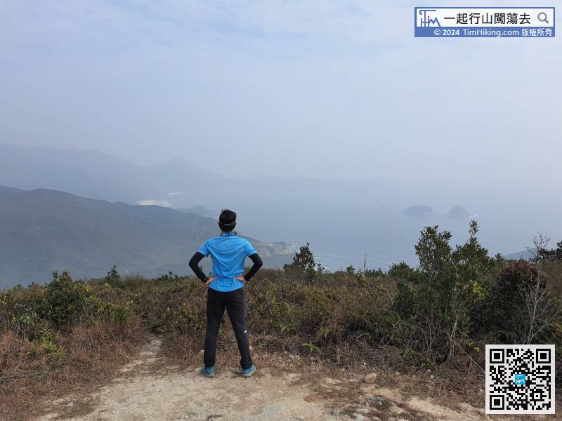 At the top of Lo Tei Tun, the most fascinating scenery must be facing San Wan, where can see the iconic landscapes such as Sharp Peak, Cheung Tsui, Tai Chau, Tsim Chau.