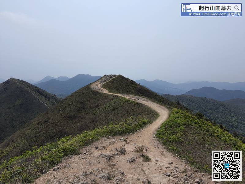 Walk along the ridge of Wan Kuk Shan,