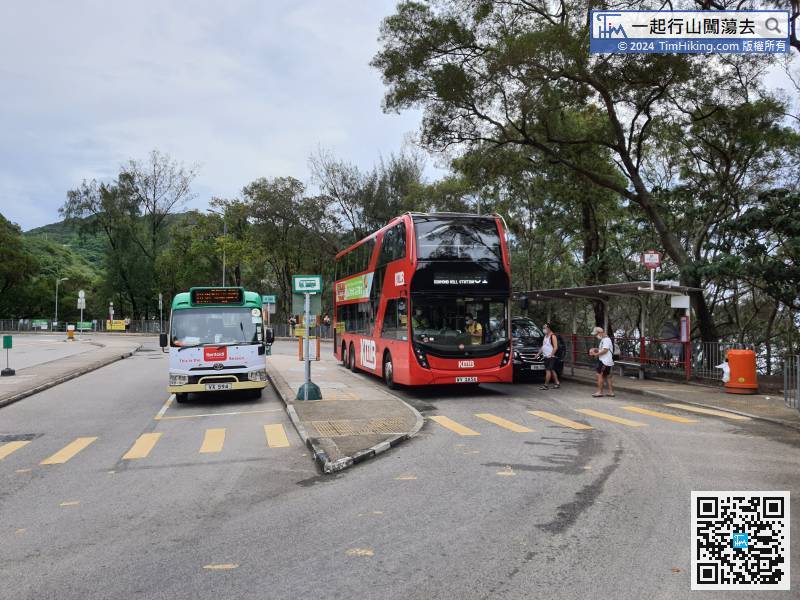 首先，乘搭巴士或小巴到西贡清水湾二滩。