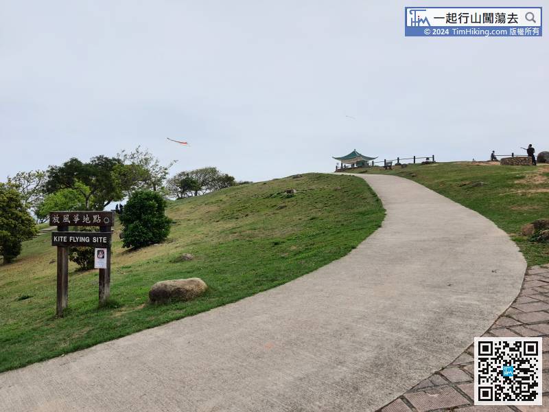 It is rare to come to Tai Au Mun. Of course, must go to the Kite Flying site.