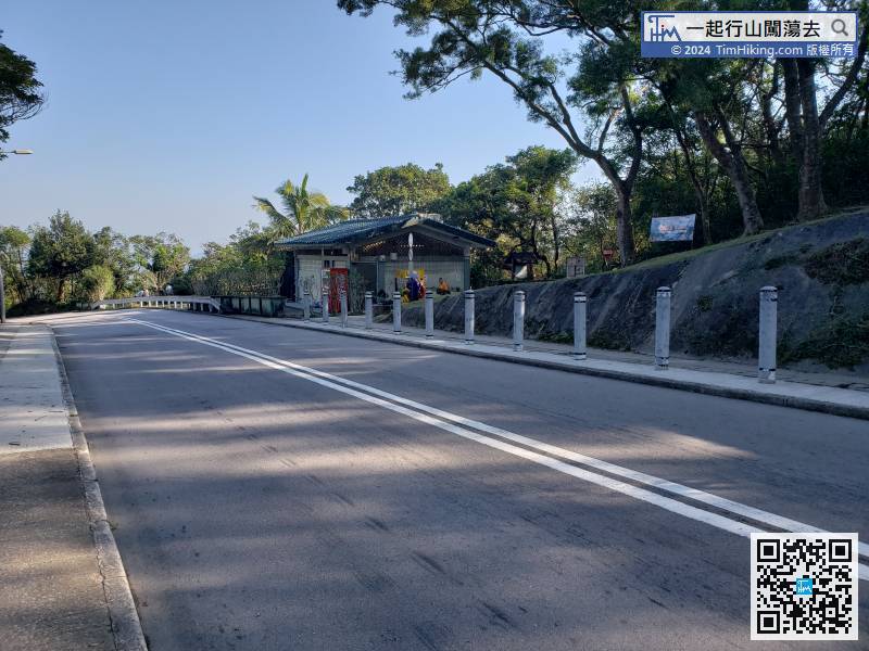 The starting point is at Pak Tam Au. You can take the 94/96R at Sai Kung and get off at Pak Tam Au bus stop.