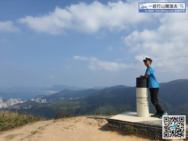 In Tai To Yan, the view is more expansive than Pak Tai To Yan, maybe it is a little bit taller.