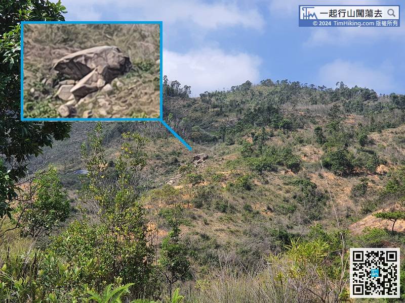 Along the way, hikers can find the Peregrine Falcon Rock on the right-hand side's mountainside.