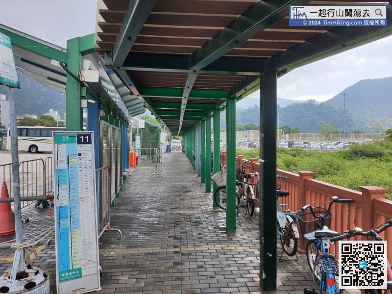 The starting point and the ending point are both Tai O. First, take Lantau Bus 11 at Tung Chung to Tai O, then go back, which is the opposite direction of embankment.
