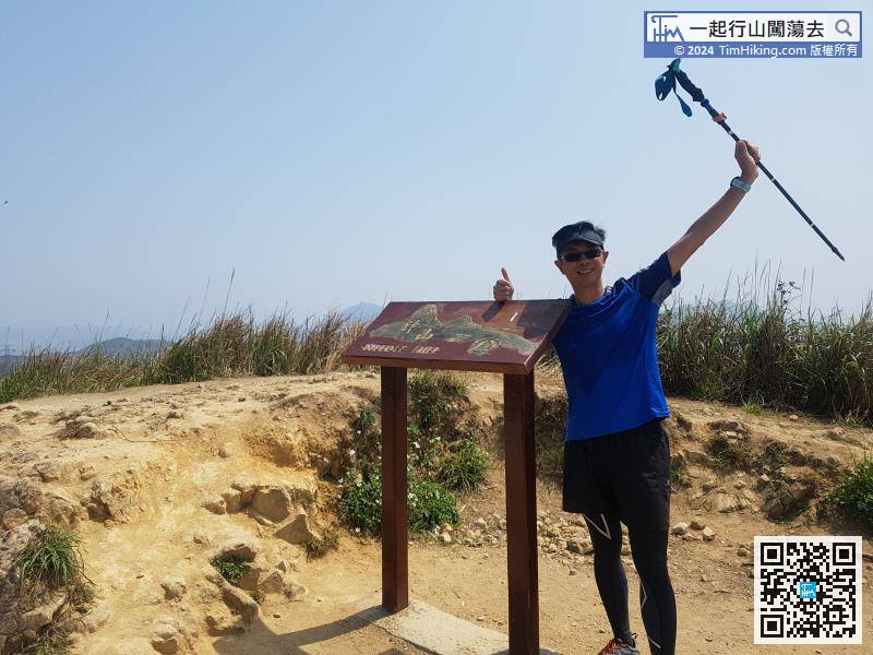 Needle Hill is 532 meters high, there is a trigonometrical station on the top of the mountain. There is also a wooden brand named 'Needle Hill'.