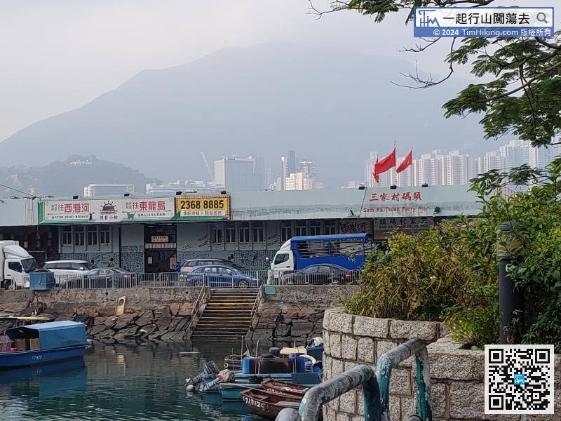 From Yau Tong Station to Sam Ka Tsuen Pier, it takes about 10 minutes.