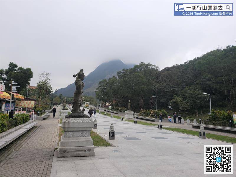 After getting off, go to the Fat Mun Ancient Trail in the direction of Tung Shan Fat Mun.