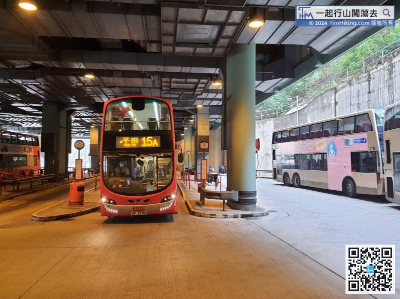 First, take a bus or minibus to Tsz Wan Shan Tsz Oi Court, which is Tsz Wan Shan(North) Bus Terminal.