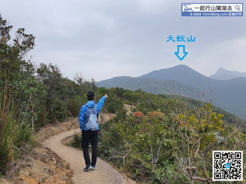 The target Tai Mun Shan is very clear. It is just in front of Sharp Peak, the top of the mountain is oblate.