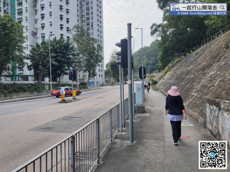 Go straight along Chuk Yuen Road, walk towards Tin Ma Court for about 600 meters