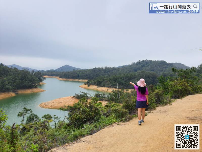 The scenery near the end of the north route is very good, and it can be regarded as the most beautiful section of the rounding reservoir.