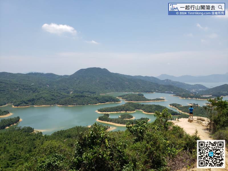 在千島湖清景台上，風景果然與眾不同，感覺極之震撼！